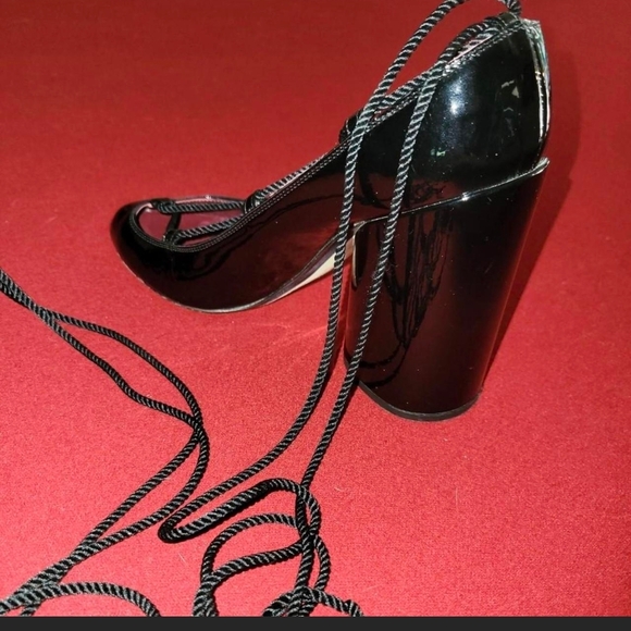 Marc Jacobs Black Patent Heels with Lace Design - Picture 2 of 4